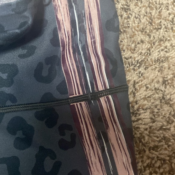 Peloton Reversible Cheetah Leggings - Picture 4 of 7